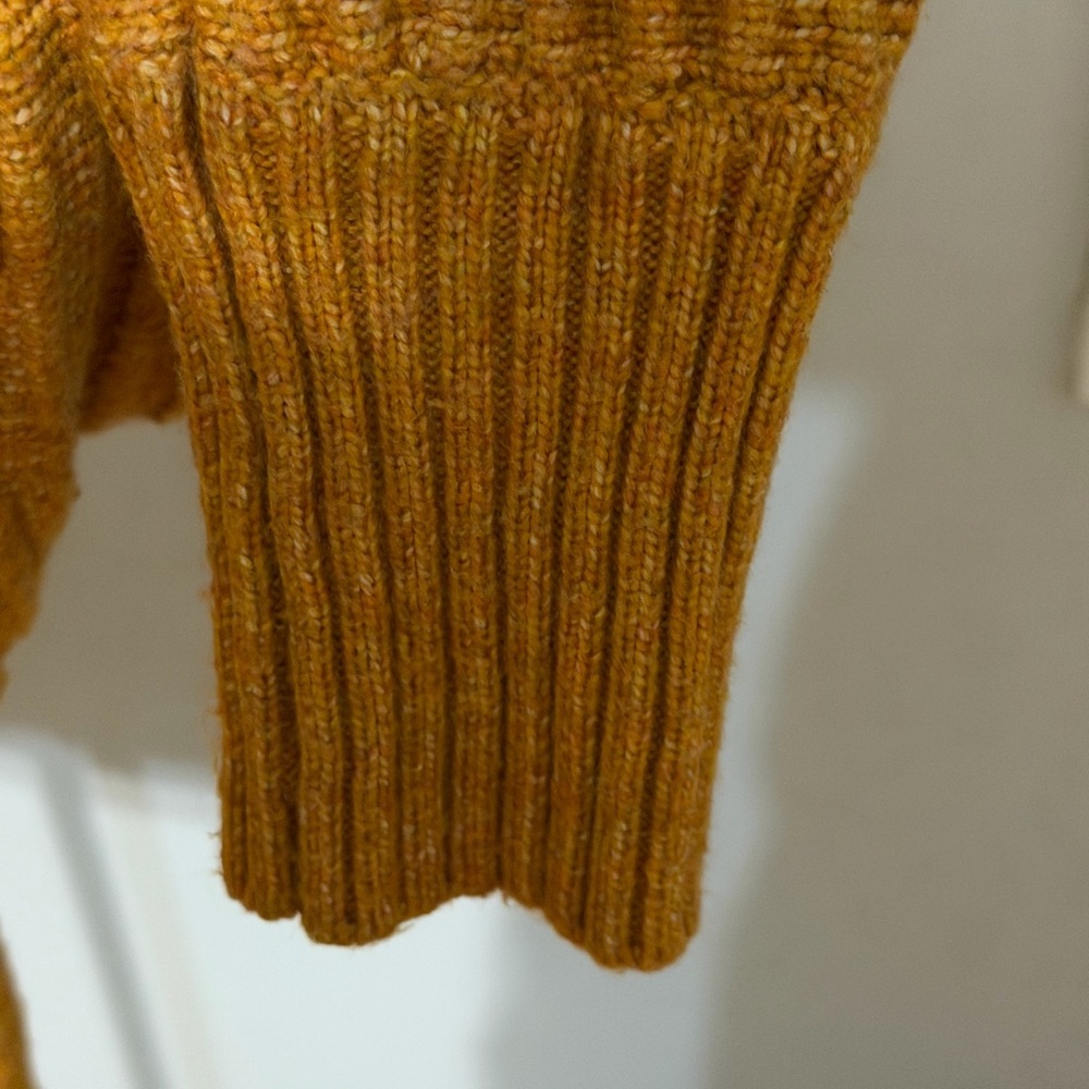 Sincerely Jules Mustard Ribbed V-Neck Sweater – XS - Picture 10 of 10